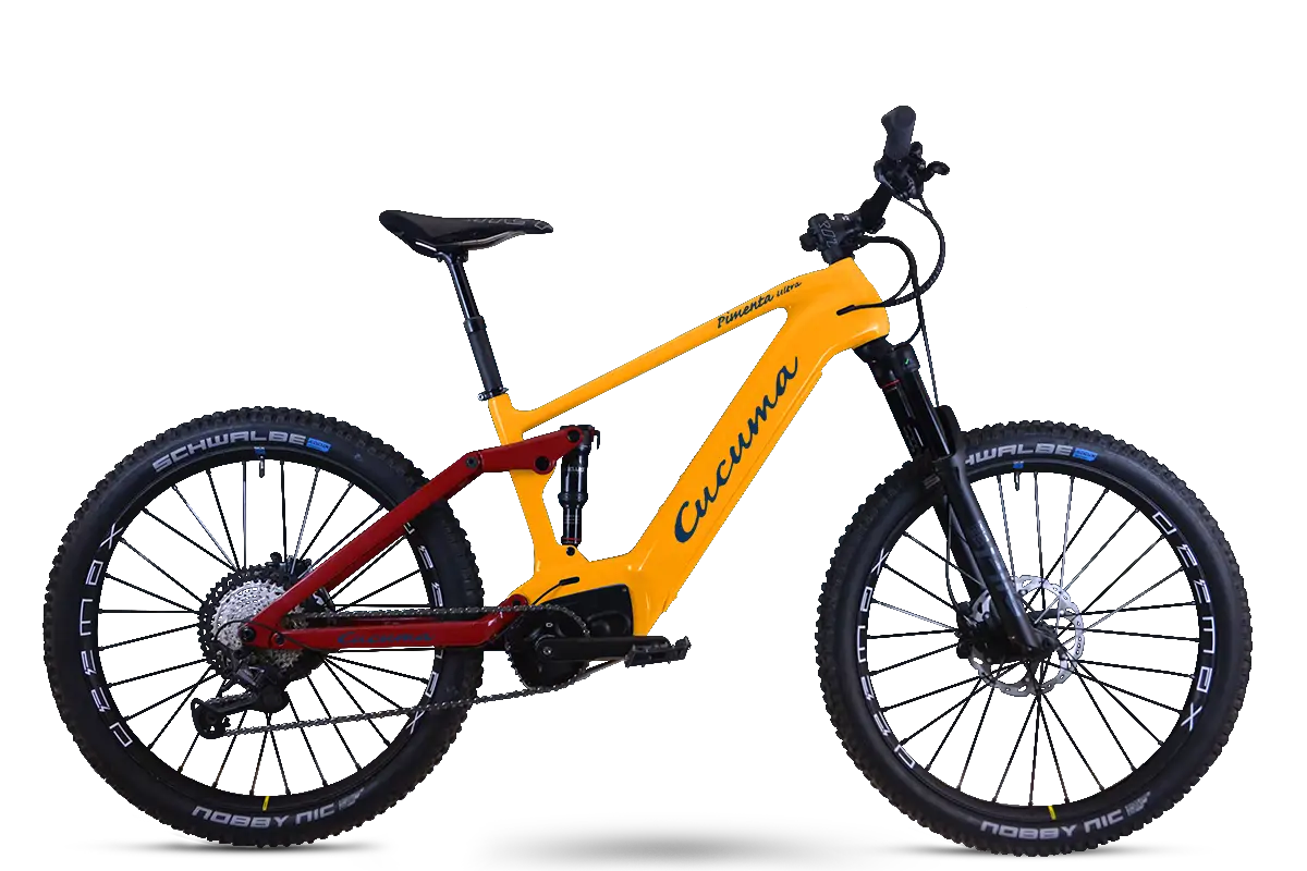 Gelb-rotes E-Fully Mountainbike von Cucuma mit vollgefedertem Rahmen.